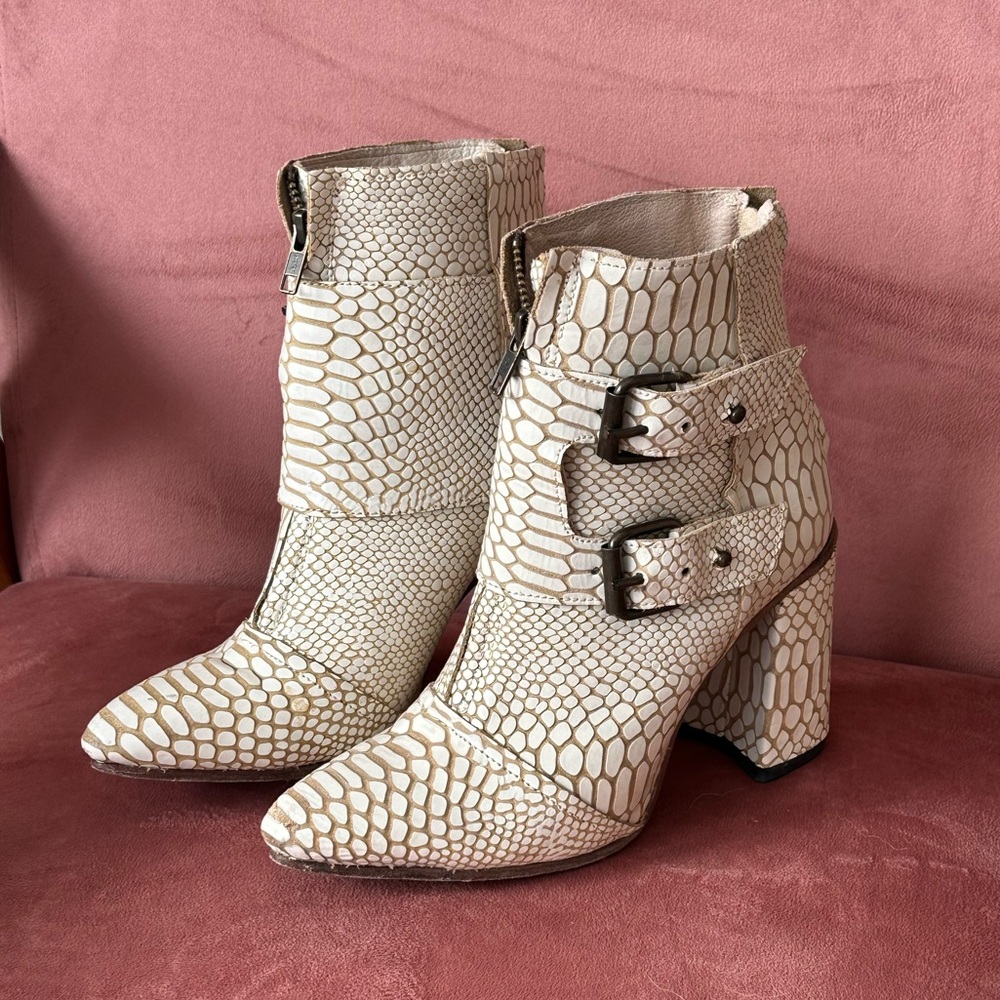 Freebird Joey White Platform Boots Women’s 8 reptile print
